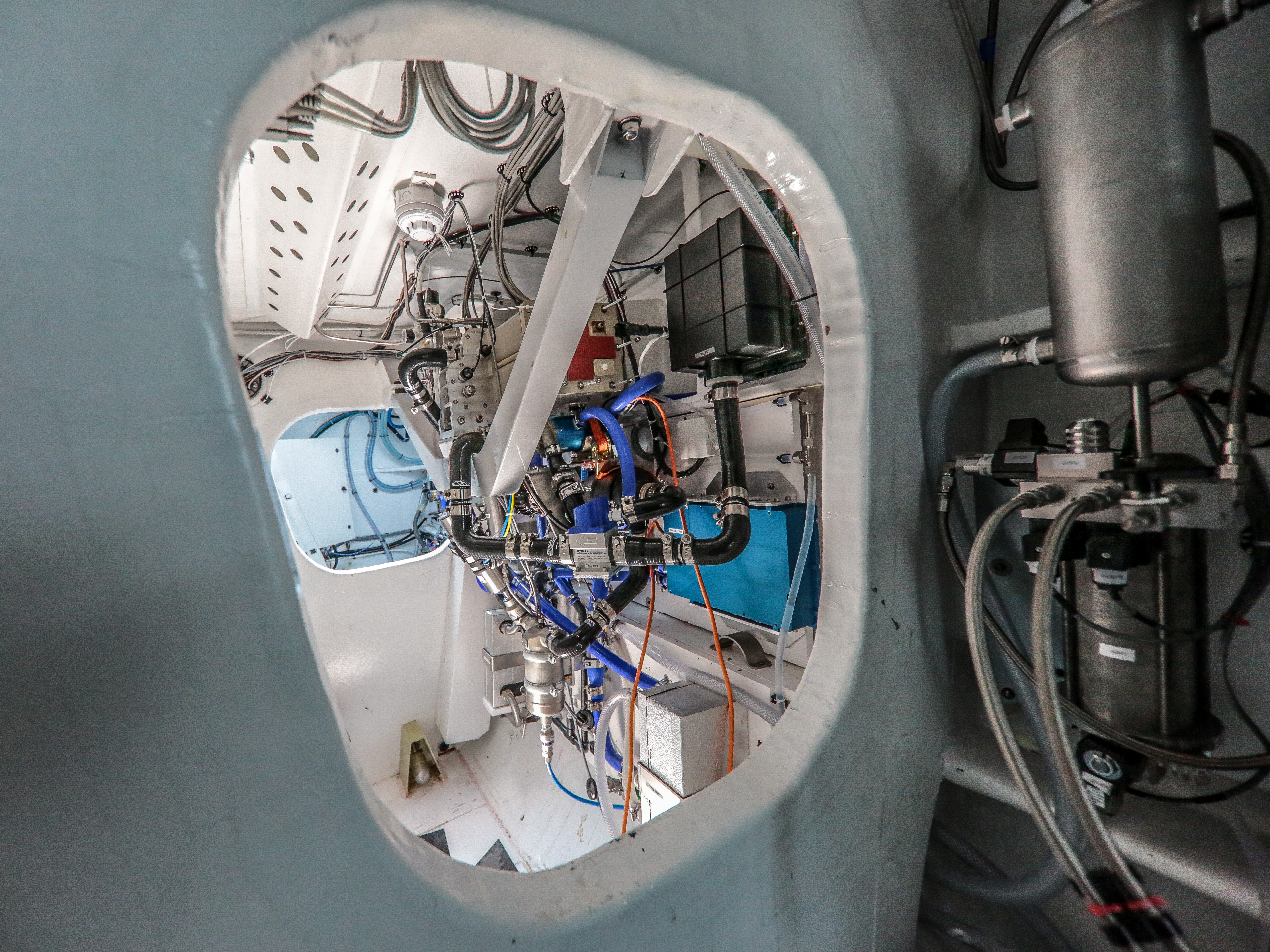 The technologies inside the floats of the Energy Observer boat