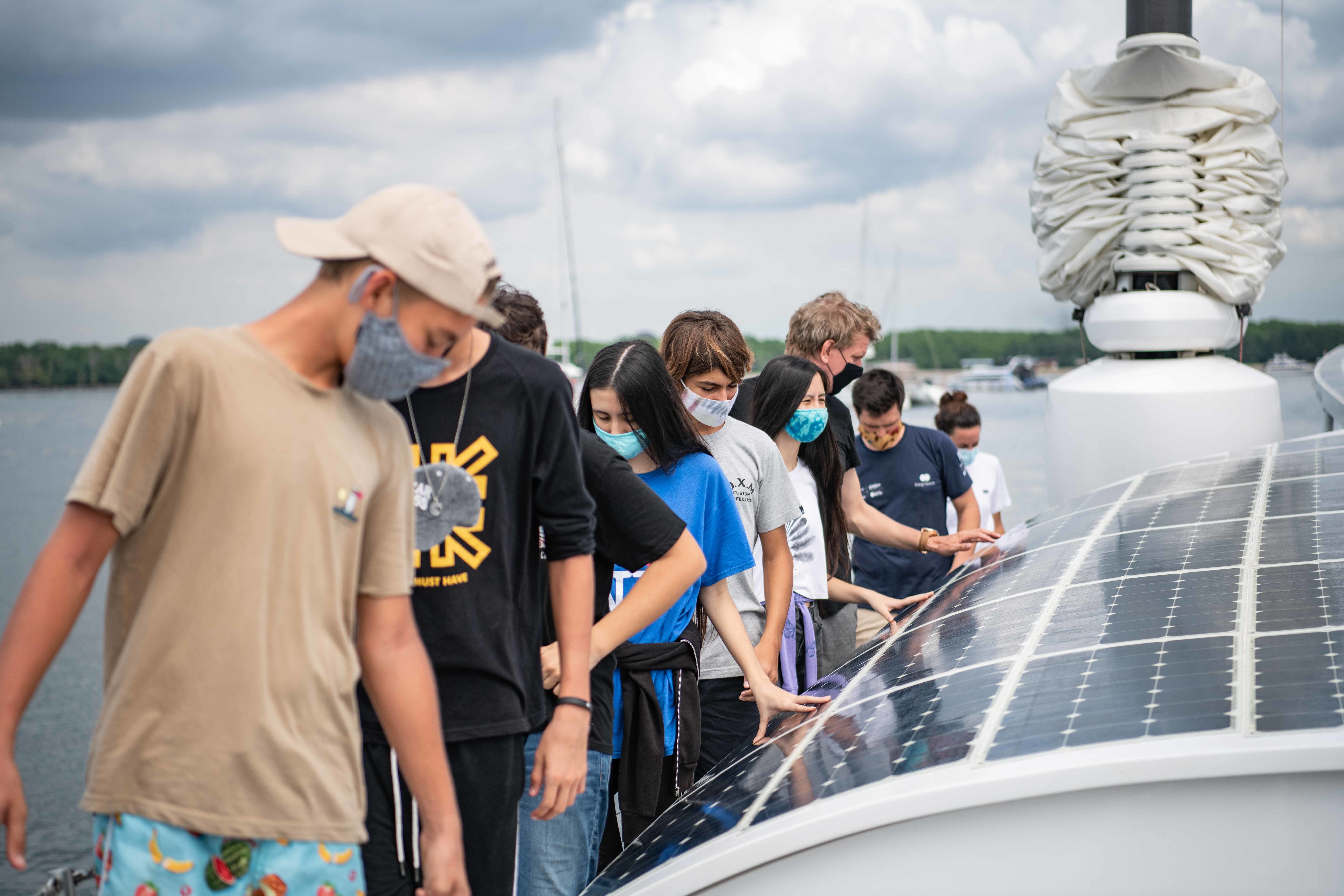 Visite scolaire à bord d'Energy Observer à Bali, Indonésie