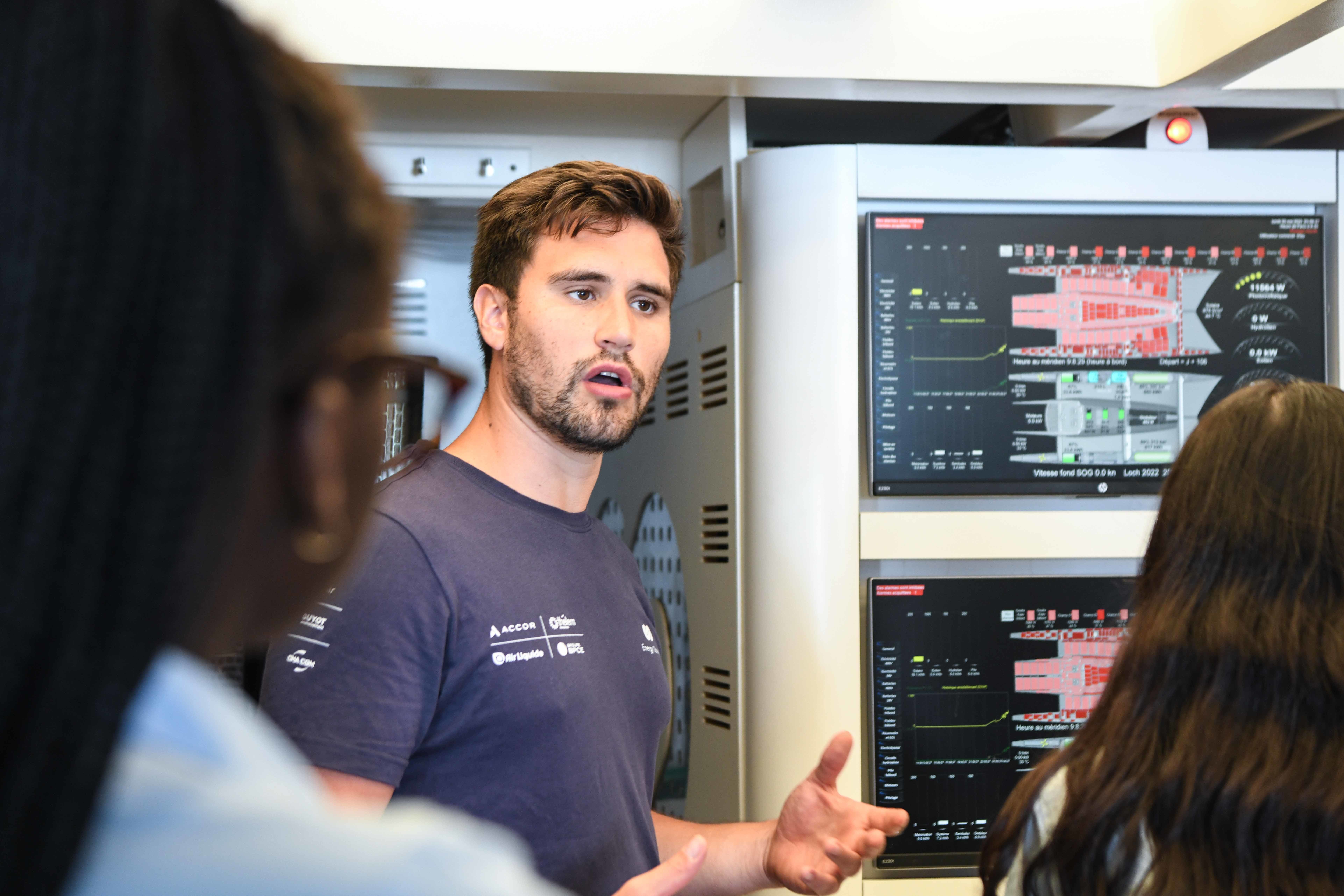 Visite scolaire à bord d'Energy Observer à Koh Samui, Thaïlande