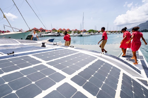 Collégiens à bord d'Energy Observer aux Seychelles